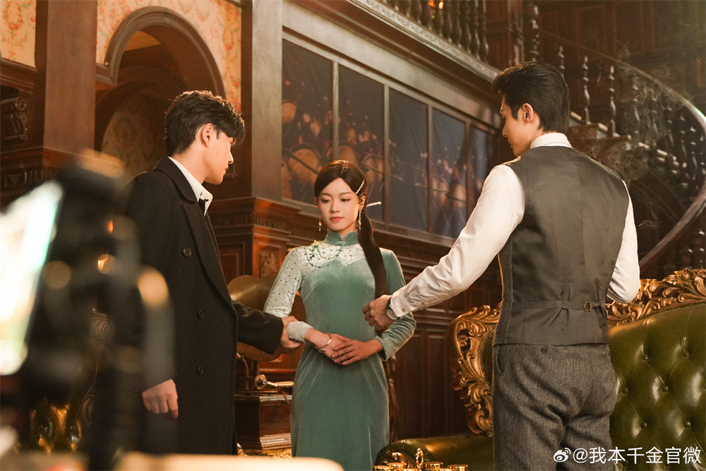 亦敌亦友的三角关系