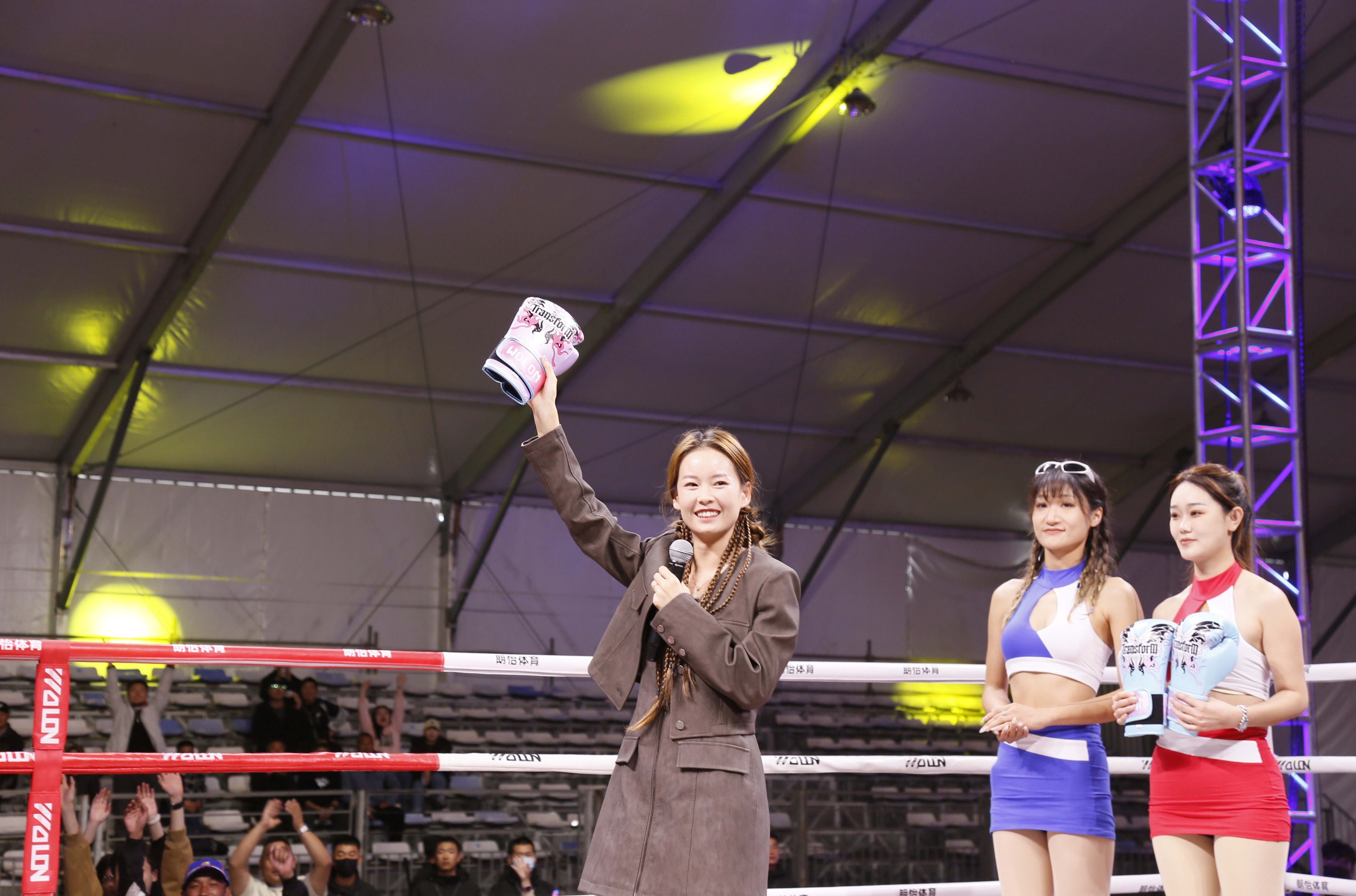 田径奥运冠军杨家玉在2024阿拉善英雄会现场谈新时代女性形象