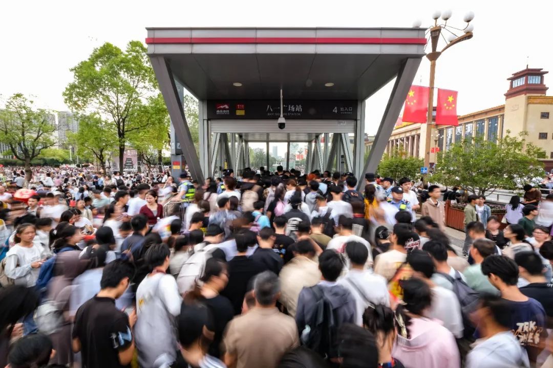 客流强度两夺全国第一 国庆假期南昌地铁“火”出圈