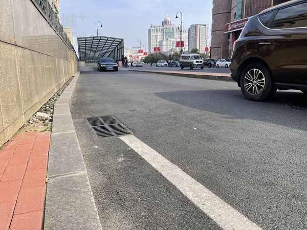 铁路街增设收水井解决长年积水问题