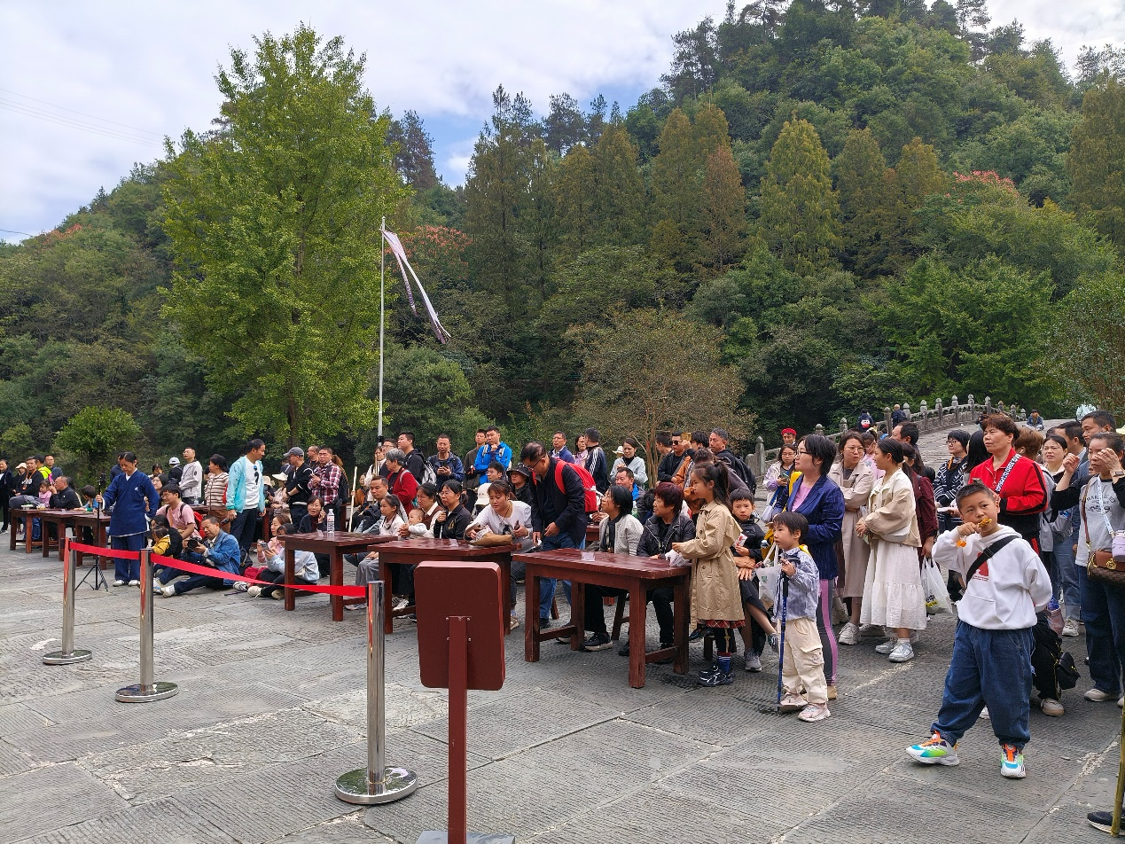 武当山逍遥谷景区国庆假期受热捧