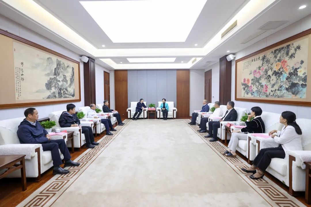 胡雪梅会见国家文物局副局长陆进一行