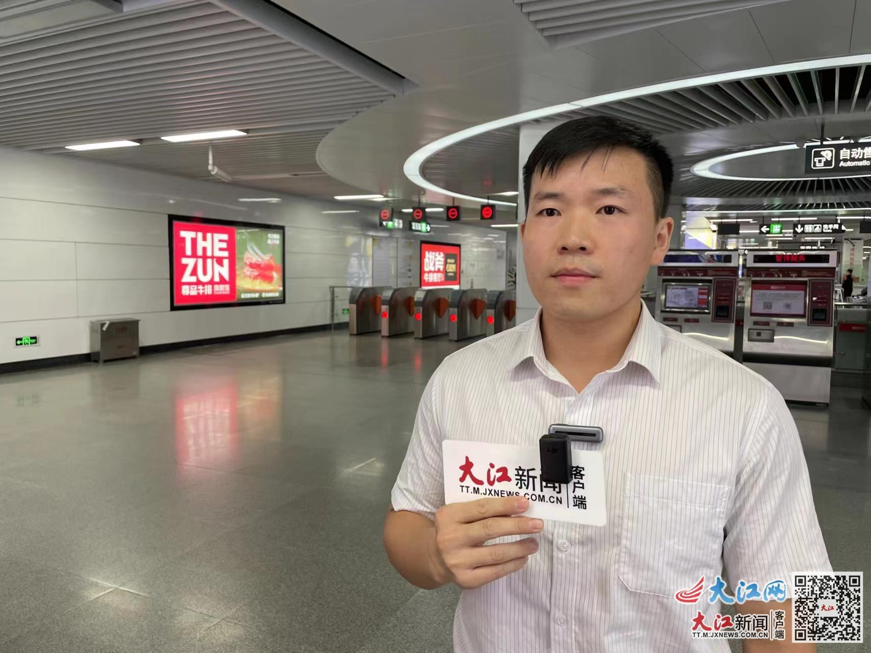 南昌地铁调度指挥中心 黄俊林 摄影左阳天