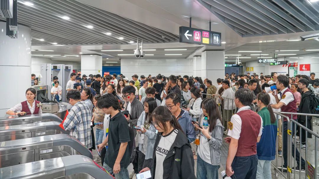 客流强度两夺全国第一 国庆假期南昌地铁“火”出圈