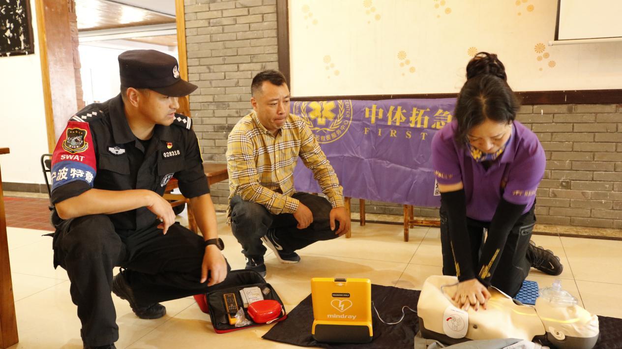 重阳佳节，敬老情深——宁波市公安局巡（特）警支队开展警务联村重阳慰问活动