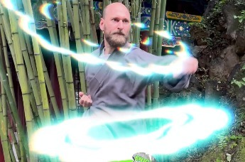 器械健身VS中国功夫，国际友人学习中国功夫，网友：这就是老外眼中的神秘东方力量吧！