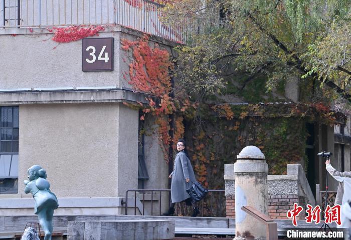 吉林长春：老工业遗址秋景如画引游人