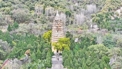 嵩岳寺塔被誉为“华夏第一塔”