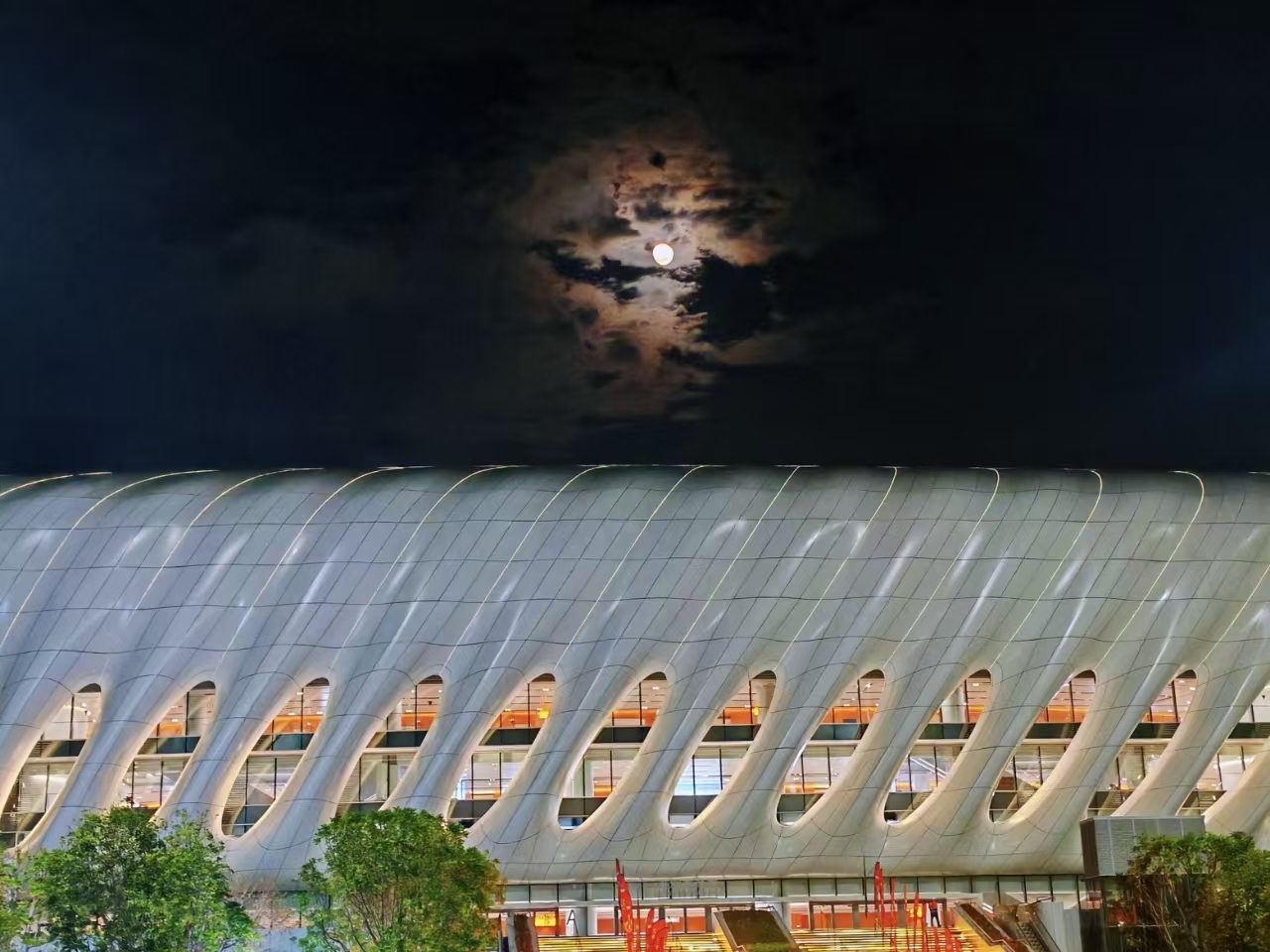 深圳体育馆焕新荣归 点燃城市体育消费热情