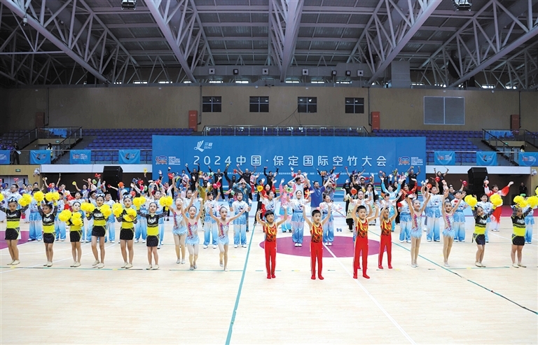 2024中国&middot;保定国际空竹大会在河北大学体育馆开幕。