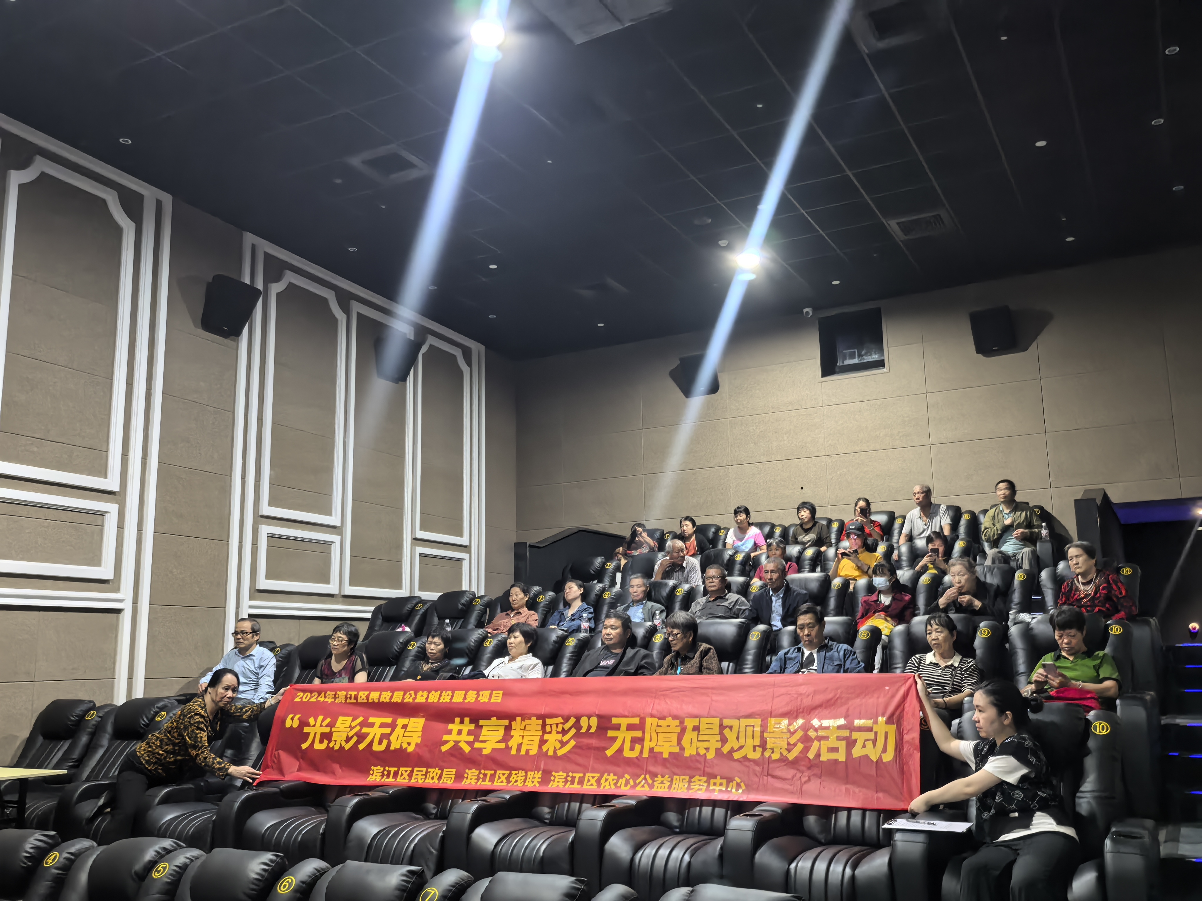 第41个国际盲人节:关爱视障群体 点亮光明之路