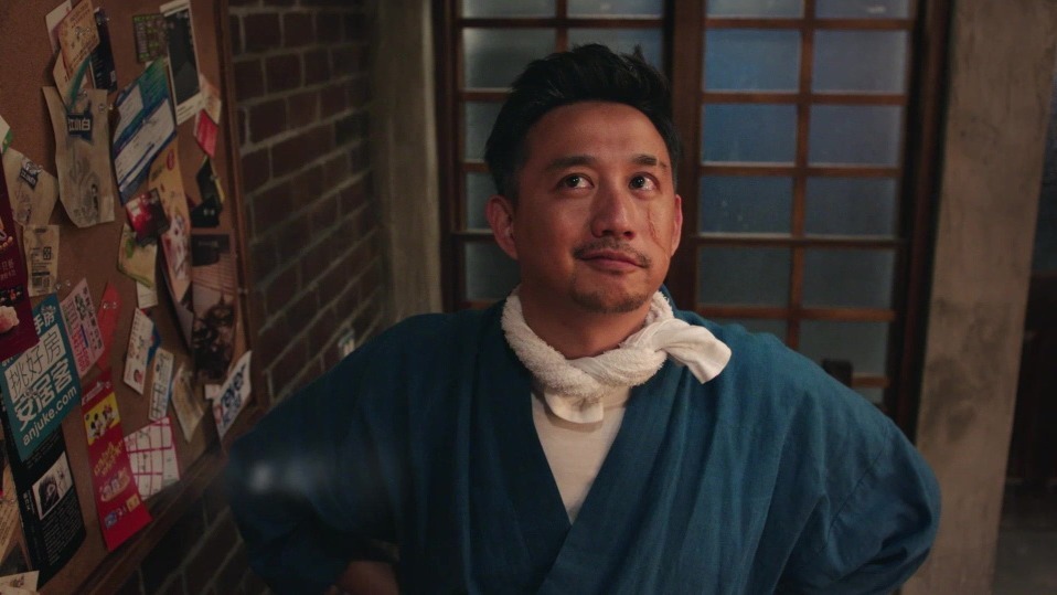 黄磊厨艺风波发酵，首次公开露面被人喊“豆角”，脸色难看装忙碌封面图