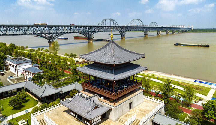 图为2024年8月21日拍摄的空中俯瞰江西省九江市琵琶亭。傅建斌 摄