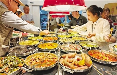 自助餐菜式丰富
