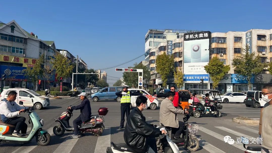 “勸您出行別任性” 商丘交警自即日起嚴查行人及非機動車闖紅燈等交通違法