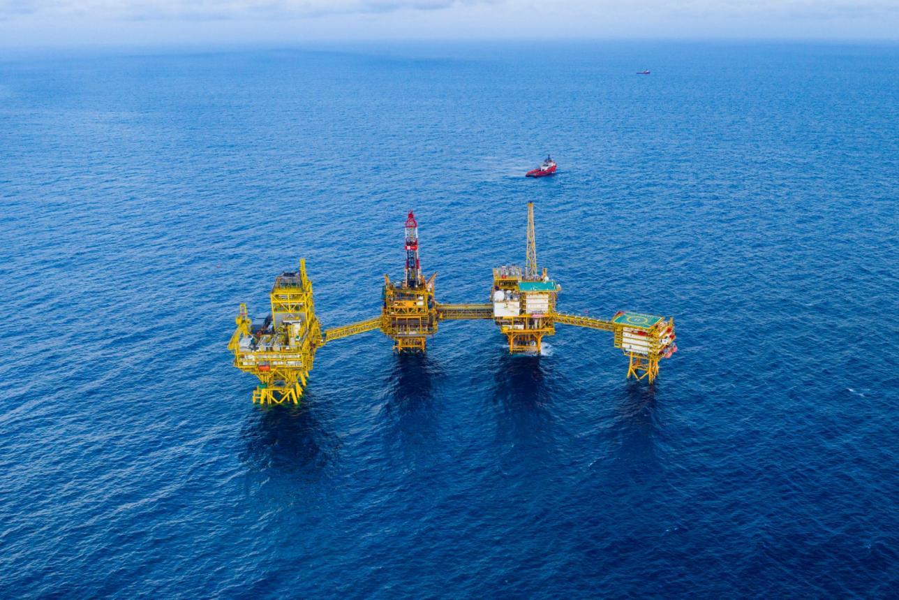 (深蓝一号,世界最大、中国首个深远海全潜式智能网箱 图片来源:青岛海洋发展网)