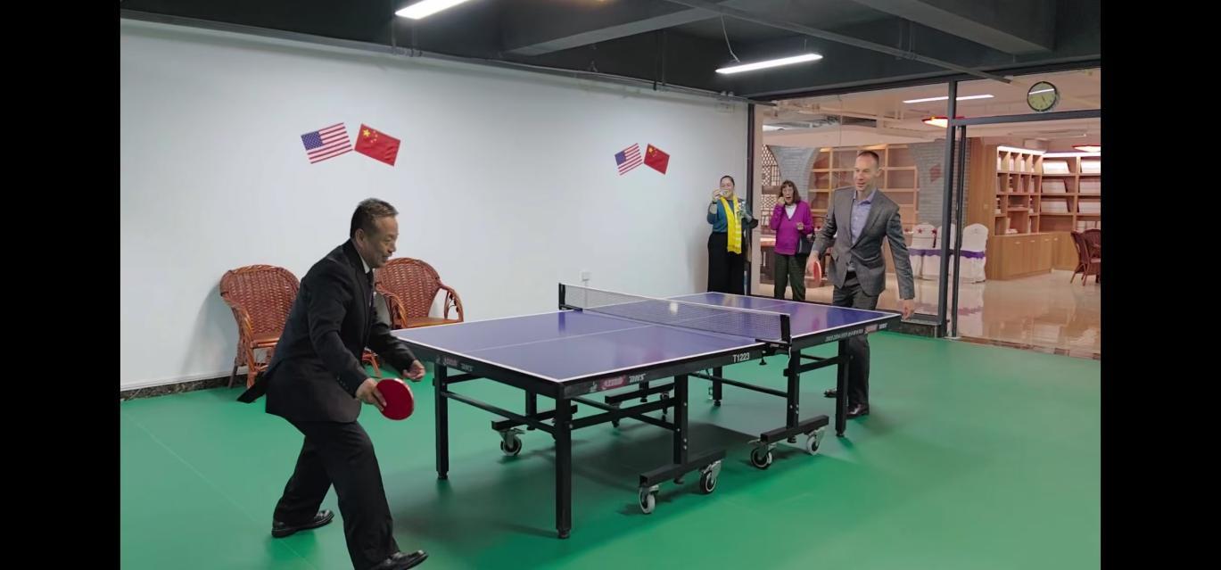马逸飞与安德鲁·邦斯