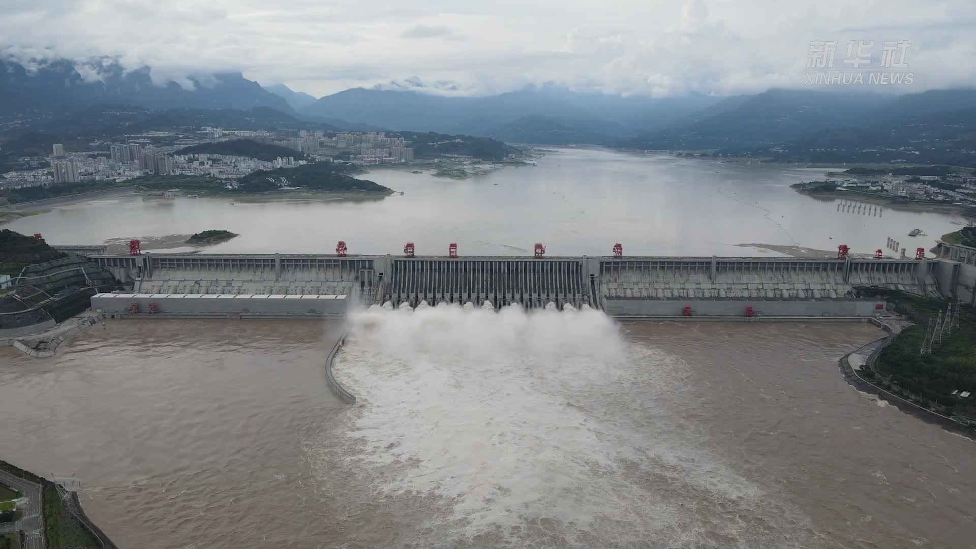 船只如何快速通过三峡大坝？可以“坐电梯”