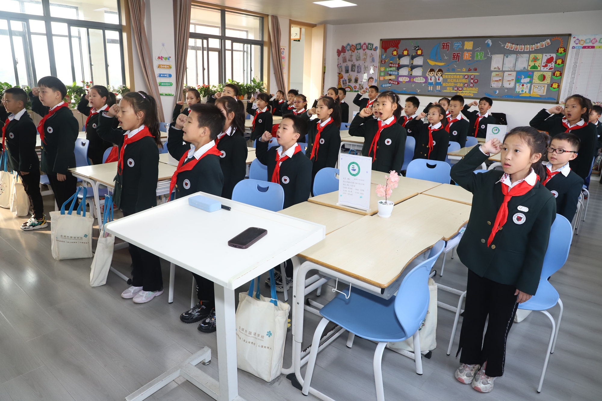 师者如光 微以致远——记盐城外国语学校小学部优秀班主任老师朱兰凤