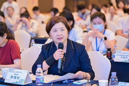 【专家点评照片】