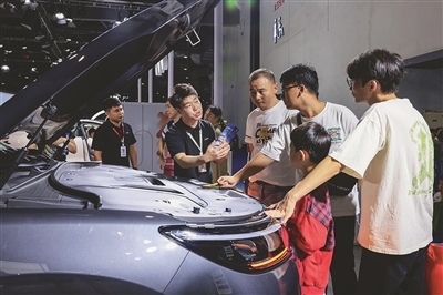 金秋十月汽车消费迎来“开门红” 新能源车表现亮眼