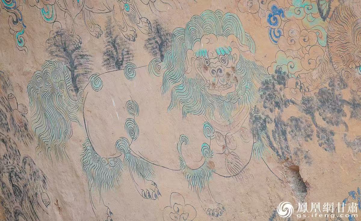 天梯山石窟残存彩绘壁画，为云纹青龙、大象经卷、猛虎花卉等纹样。杨艺锴　摄