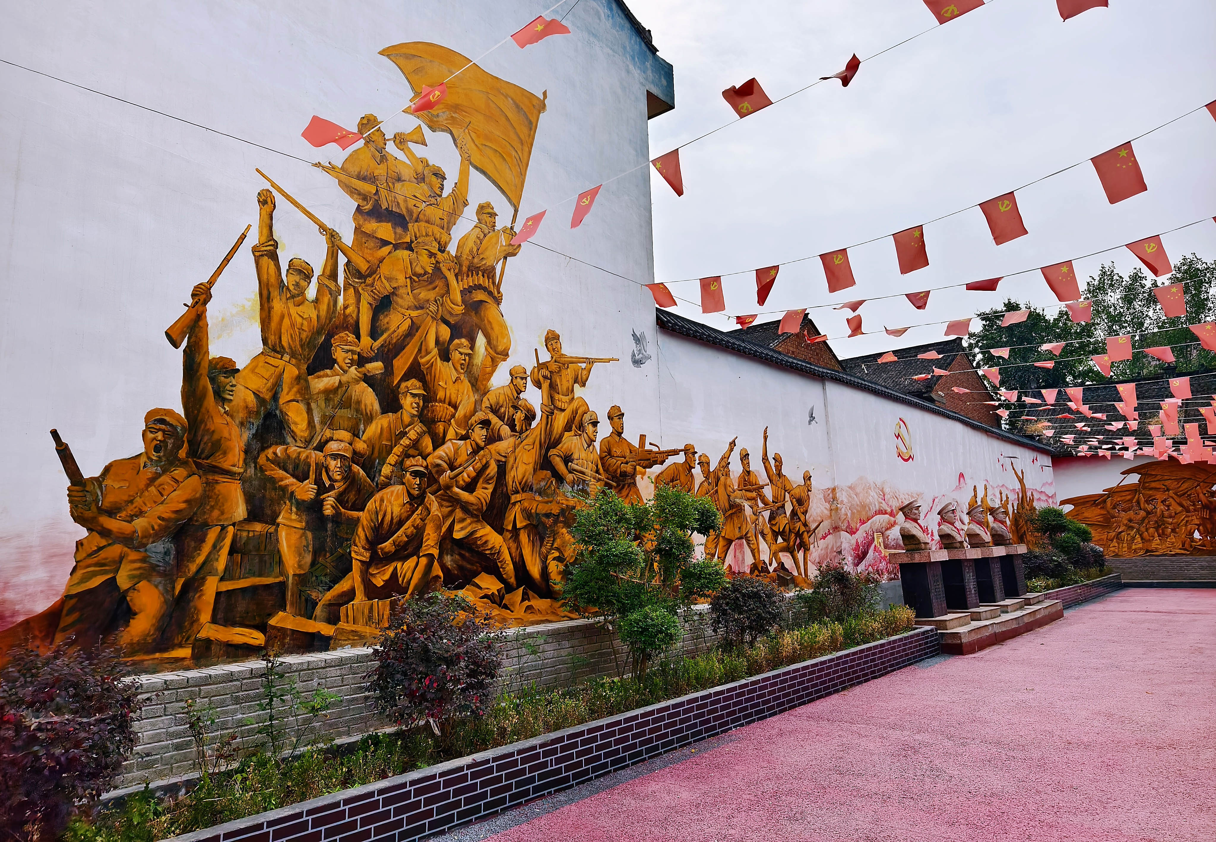 眉县郭何村：红色基因绽放新颜 乡村振兴绘就美景