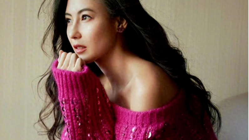 张柏芝新造型美死了！穿芭比粉变时髦精，粉色不再“死亡”成爆款封面图