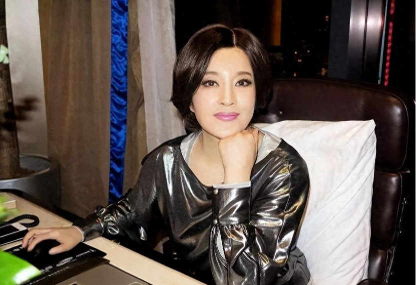 74岁也要把恋爱谈到底？被传婚变的刘晓庆，再次印证萧亚轩的话！封面图