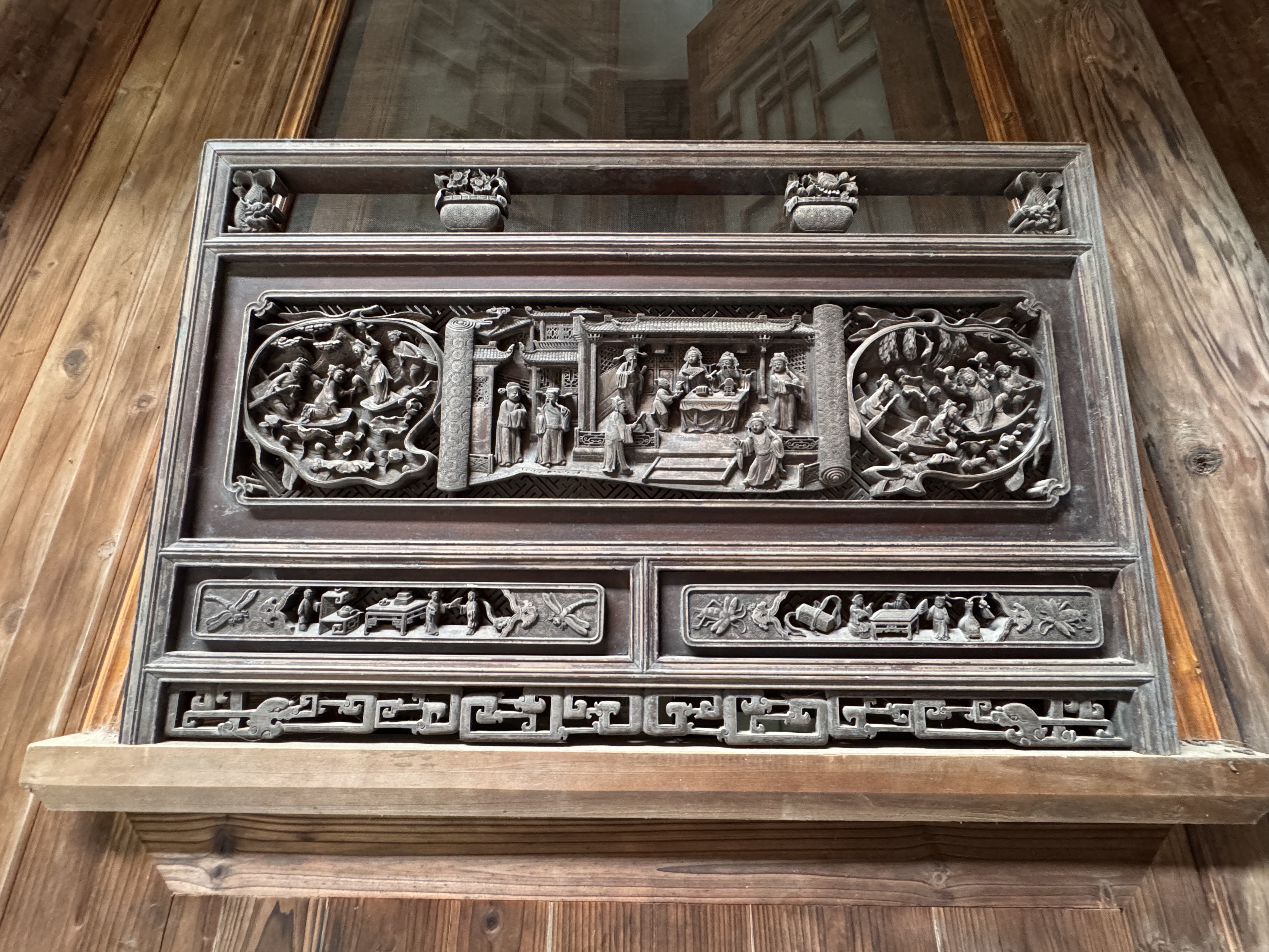 ▲古建筑上的“户镜”。摄影｜江西日报全媒体记者曾悦之