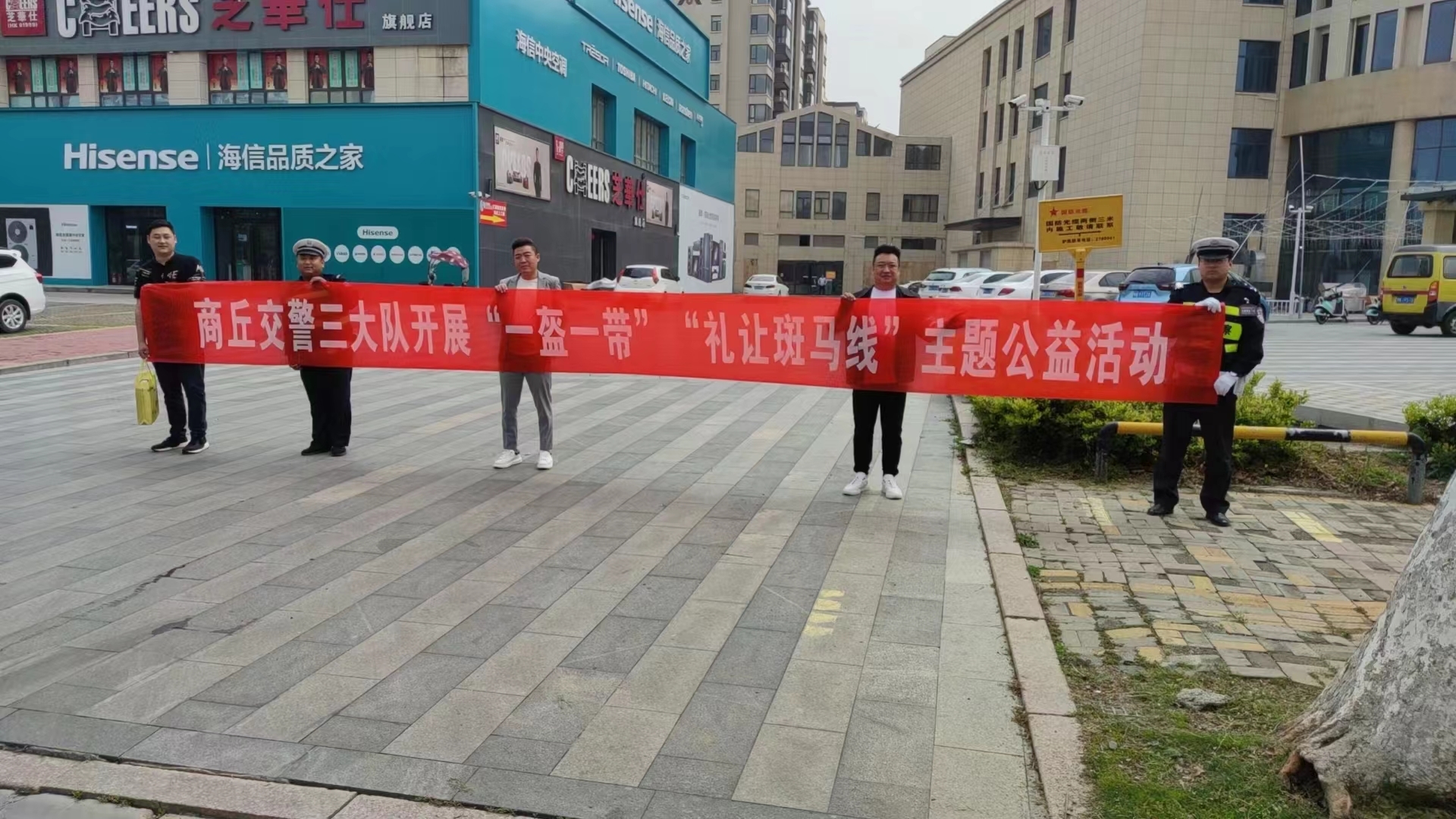 “勸您出行別任性” 商丘交警自即日起嚴查行人及非機動車闖紅燈等交通違法