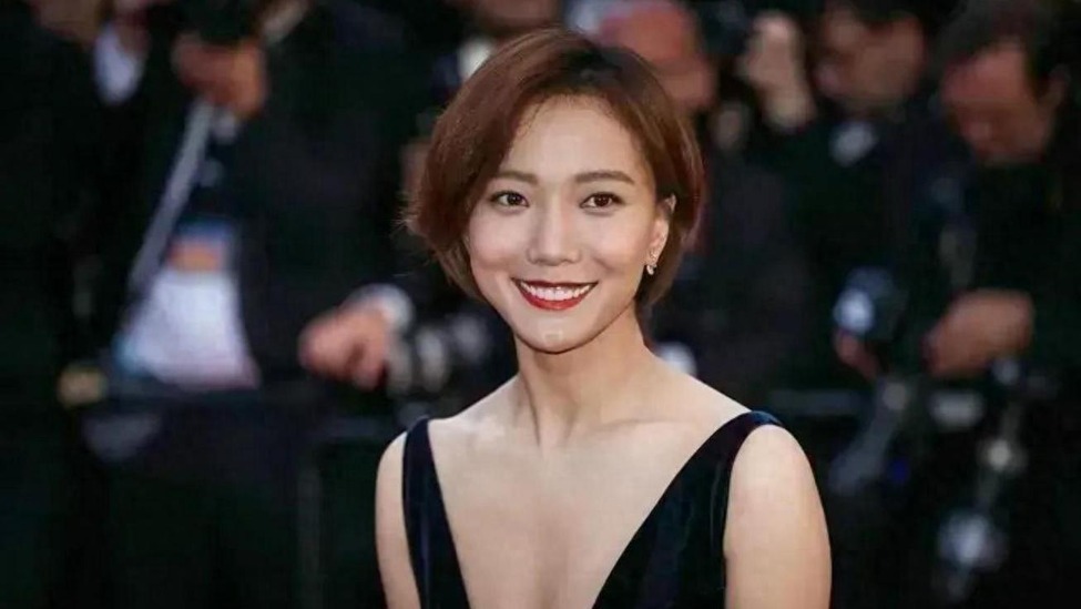 从坚决不拍裸戏，到几乎全裸出镜，王珞丹费尽心思为何还没翻红？封面图