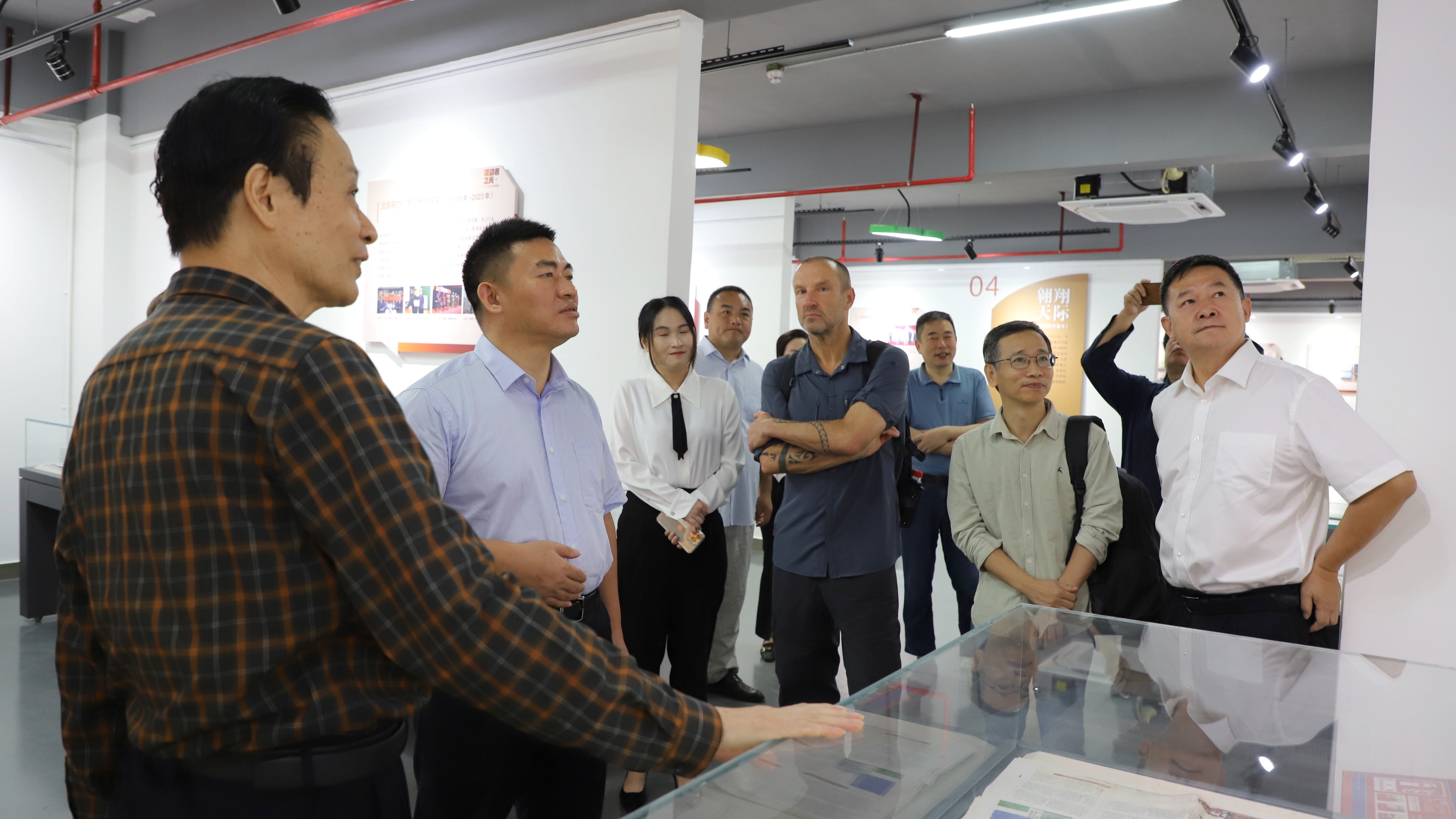 追溯打工文学印记，“劳动者之光：打工文学40年回顾展”在深开展