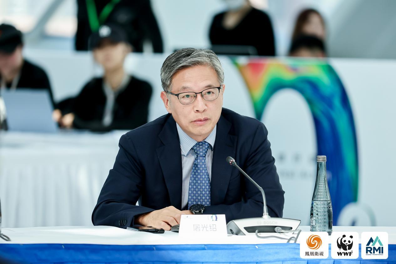 上海新金融研究院理事长、上海市原常务副市长屠光绍