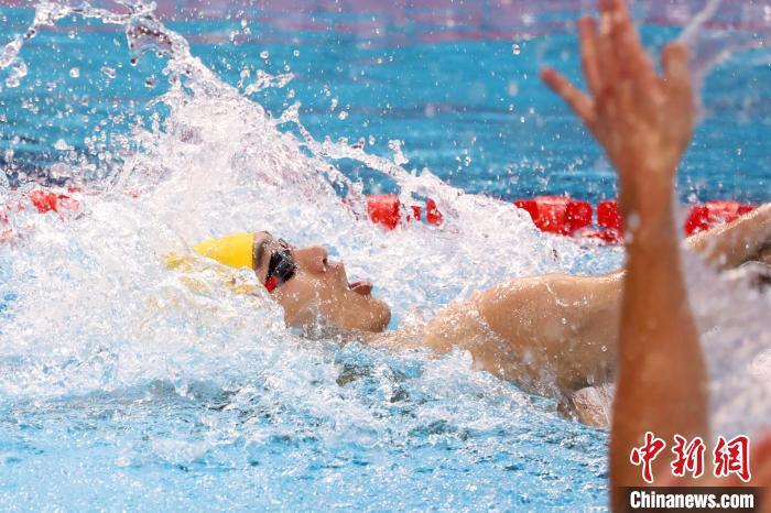 2024年世界泳联游泳世界杯（上海站）：中国选手徐嘉余晋级男子50米仰泳决赛