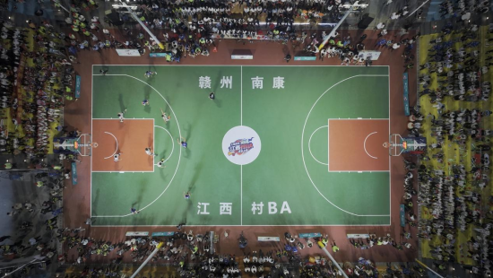 图为2024年江西省“村BA”总决赛南康区龙回镇坪沙村赛场,