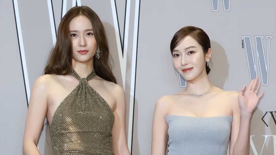 郑秀晶郑秀妍姐妹，时隔许久亮相活动，久违同框封面图