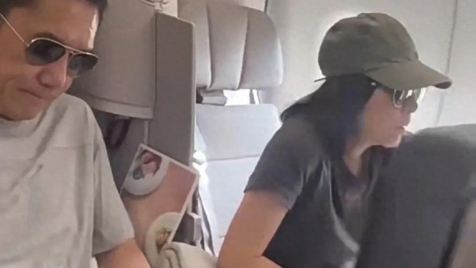 在飞机上拍到刘嘉玲夫妻，没包装修图真实的让人叹服。封面图