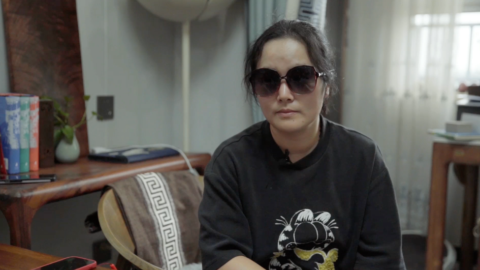 凤凰网《旅途》｜突然失明的高三老师