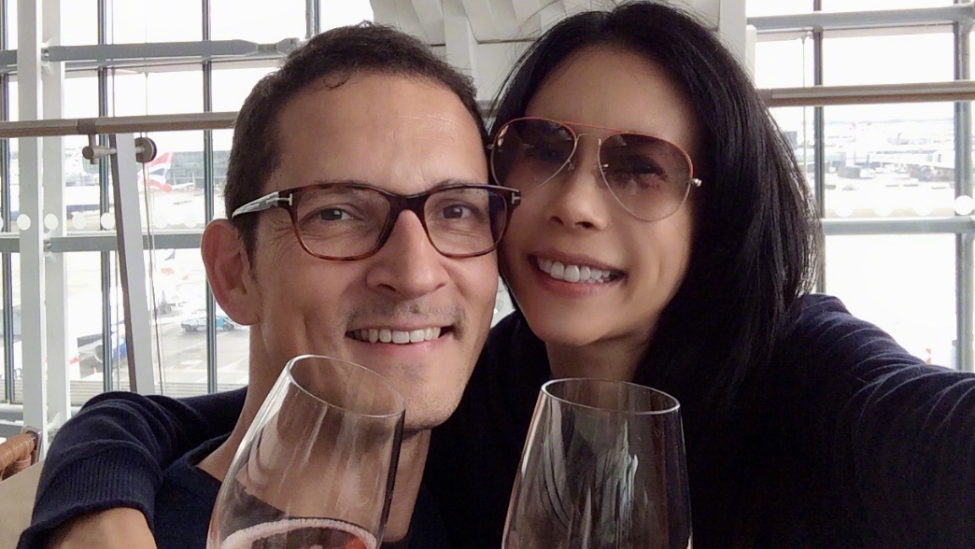 54岁莫文蔚游桂林，看着比同龄老公年轻20岁，结婚13年爱得仍热烈封面图