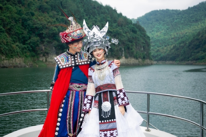 喜迎旅发会︱“福福”、“蓉蓉”喊你走进永顺，“湘”见芙蓉镇！