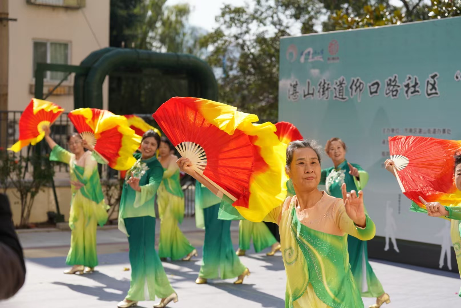 传承千年智慧,共筑健康未来!湛山街道首届社区八段锦大赛在仰口路社区成功举办