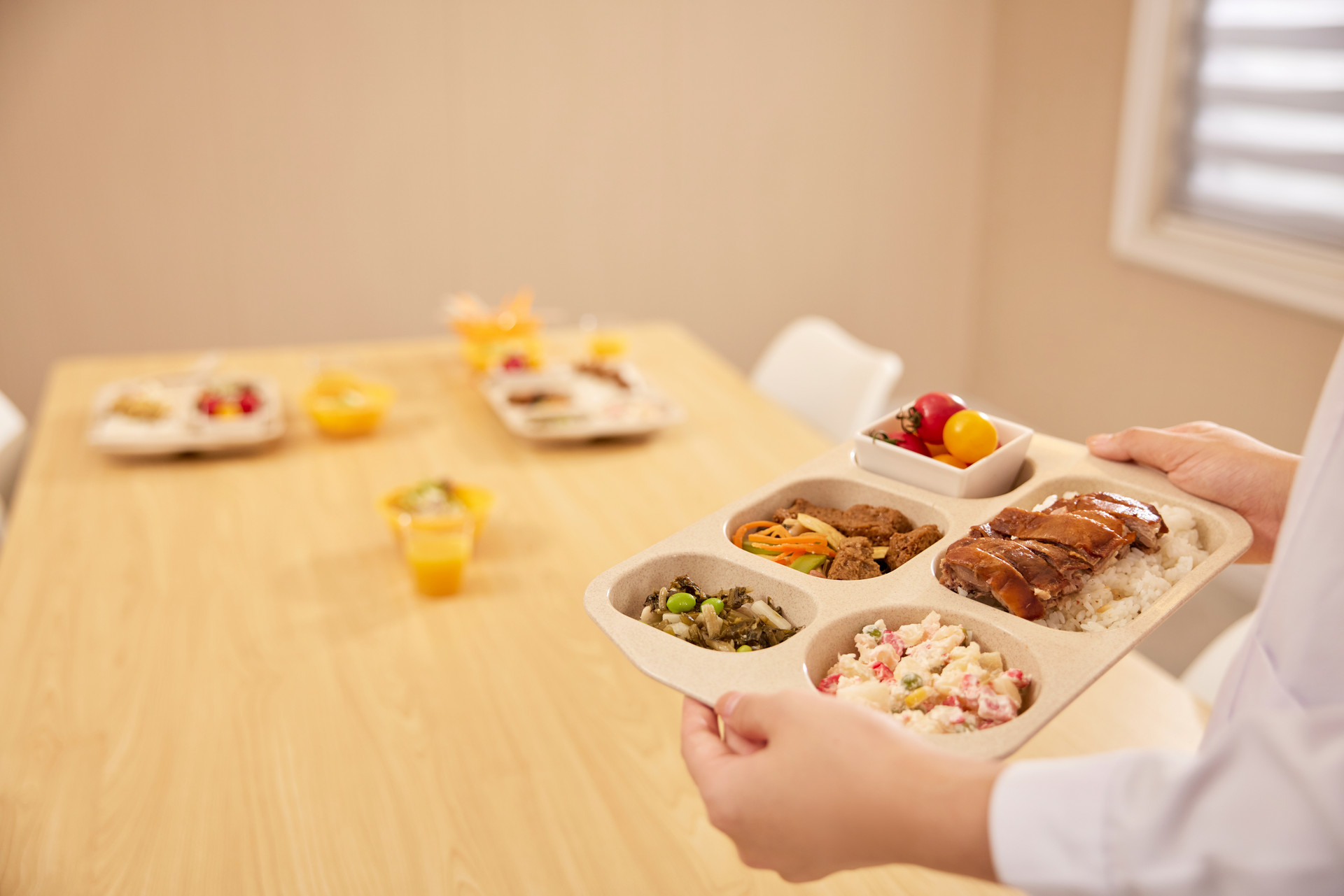 菜品清淡可口 即墨“一元助老大食堂”让老人乐享幸福