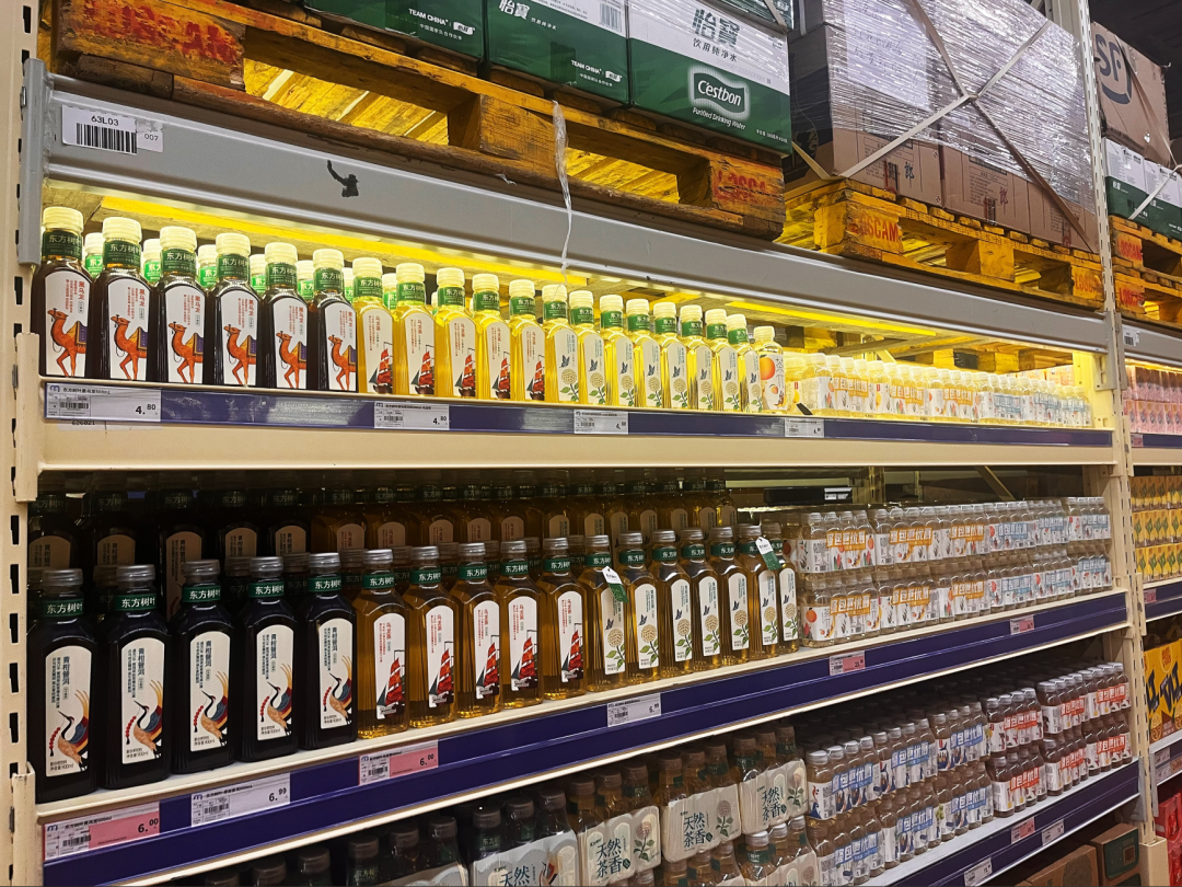 麦德龙门店内部货架，图/苏影摄