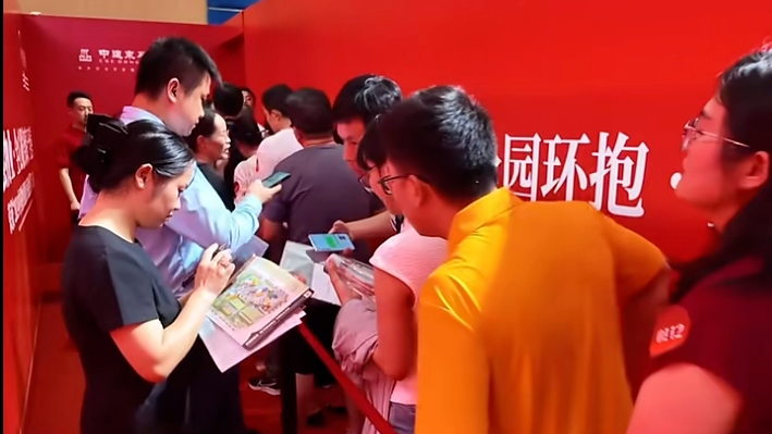 2047批客户抢深圳192套房，1.5个小时售罄！买房者：只要选到房不在乎楼层_凤凰网
