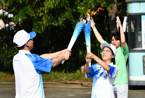 圣火传递仪式。图/新华网