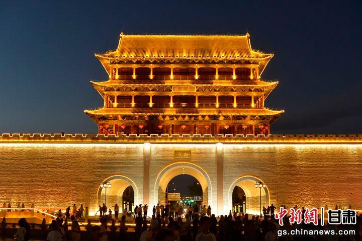 武威南门楼夜景　李大伟　摄