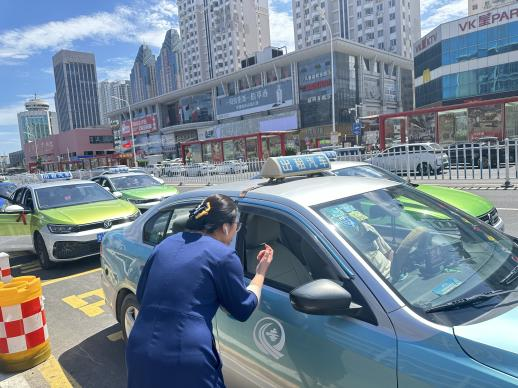 “小零钱 大便利” 恒丰银行青岛分行开展出租车“零钱包”兑换活动