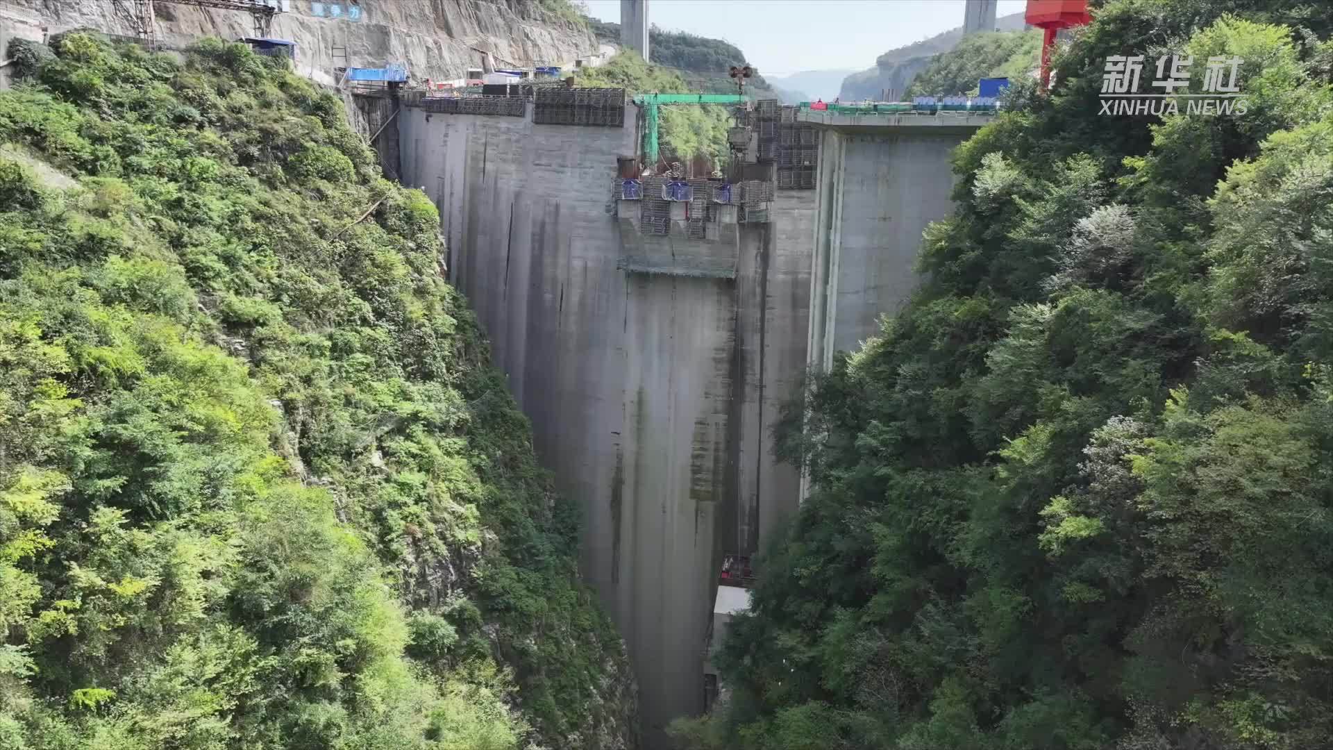 贵州“一线天”峡谷中建起一座“超级水利工程”