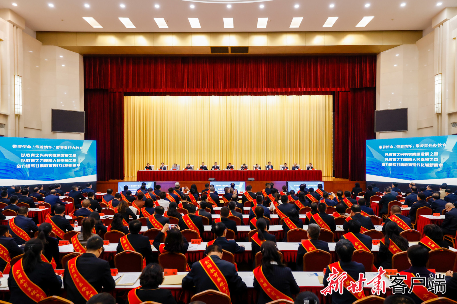 10月21日，全省教育大会在兰州召开，省委书记、省人大常委会主任胡昌升出席并讲话。新甘肃·甘肃日报记者　孟捷